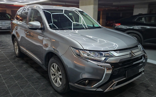 Mitsubishi Outlander — foto 3 de 23
