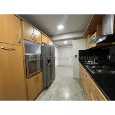 Gabriela Irastorza De Rentahouse Vende Apartamento En Barquisimeto Codigo 24-21731, Res C.m. Javier, Conjunto Cerrado Con Hermosas Areas Sociales, Piscina Y Mini Market, Cocina Espaciosa Y Moderna.