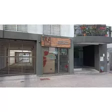 Local Comercial, Sobre La Avenida 25, La Plata. 