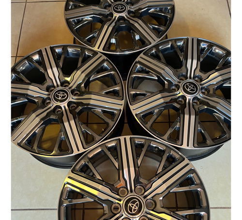 Rines Originales 22 Toyota Tundra Platinum Limited Trd 4x4 Foto 2