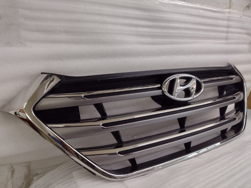 Parrilla Hyundai Tucson 2015-2018 Usada C/detalle Original Foto 2