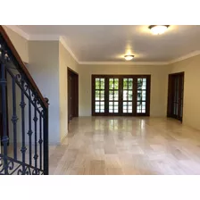 Vendo Amplia Casa Con 4 Habitaciones, 7 Aires Y Línea Blanca, Piscina Y Terraza 