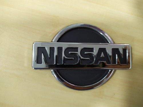 Foto de Emblema Persiana Nissan Sentra Repuesto Generico Envos 