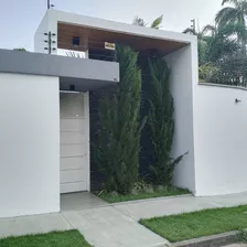 Venta, Casa, Trigal Norte, Totalmente Remodelada, Arquitectura Contemporánea, Calle Cerrada, Rosaura Isla 229337 