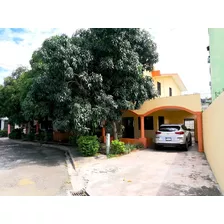 Casa De Venta En Residencial Cerrado Los Tres Ojos, Santo Domingo Este