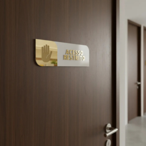 Placa De Porta Sinalização Acesso Restrito Mdf  E Acrílico