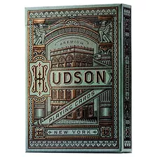 Hudson Jugando Cartas