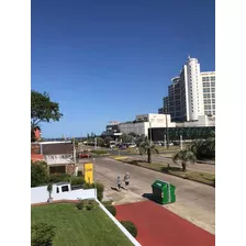 Apartamento 2 Dormitorios Muy Cómodo Y Luminoso, Excelente Ubicación!!!. A 2 Cuadras De Playa Mansa Y 3 De La Brava. Centro Comercial A 1 Cuadra. Cerca De Todo!!!