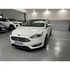 Ford Focus 2.0 Titanium 5p Mt