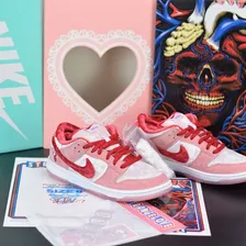 Nike Dunk Strange Love