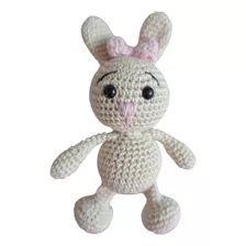 Brinquedo Coelhinha Com Laço Rosa Em Amigurumi - Crochê