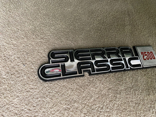 Emblema Lateral Gmc Sierra Classic 2500 Plastico Original Foto 4