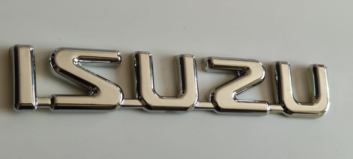 Emblema Isuzu Pequeo Cromado  Foto 2