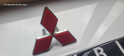 Mitsubishi Montero Standar Emblemas 2600 Dorado  Foto 3