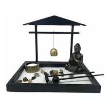 Jardim Zen Com Gongo E Buda Em Meditação Feng Shui E Vela