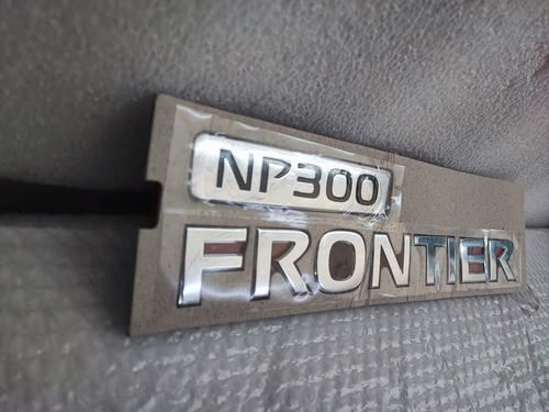 Emblema Trasero Nissan Pu Np300 Letras  Foto 2