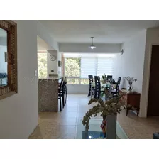 Apartamento En Venta Con Cocina Remodelada Y Vista Panoramica En Lomas Del Avila / Hr 24-22572