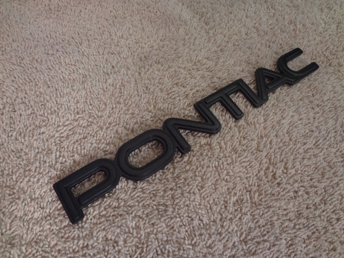 Emblema Palabra Pontiac Negra De Plastico 18.5cm X 2.2 Cm Foto 3