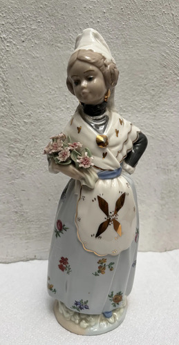 Vintage Figura De Porcelana Mujer Con Flores Nadal Multicolor