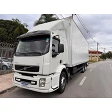 Volvo Vm 370 - 6x2 - 2013 - Baú