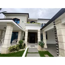 Vendo Casa De Dos Niveles Vivienda Unifamiliar En Concepción De La Vega, República Dominicana