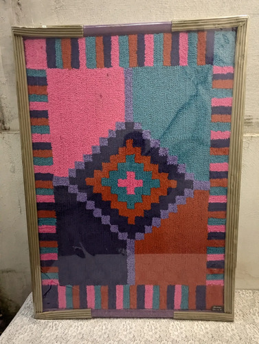 Vintage Tapiz De Lana Con Marco Tejido Guadalupe González E. Multicolor (rosado, Turquesa, Morado, Naranja) Geomã©trico/patrã³n Central En Rombo — imagen 1