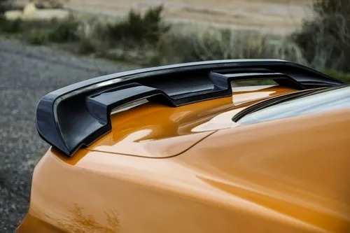 Embellecedor Cajuela Ford Mustang Shelby Gt500 Con Rasguos Foto 4