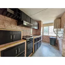 Practico Apartamento En Venta En Urb Parque Aragua En Maracay. 24-23499 Cm