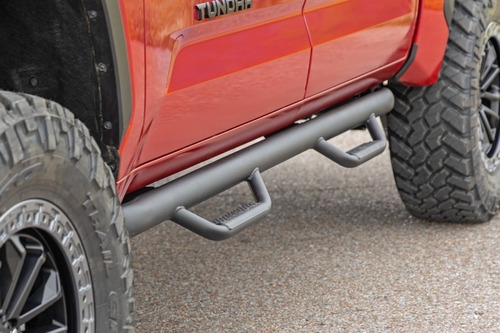 Rough Country Estribos Nerf Bar  Toyota Tundra 2022 Foto 8