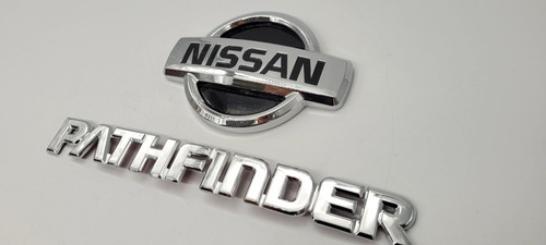 Nissan Pathfinder Emblemas  Foto 4