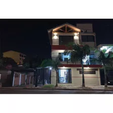 Vendo Casa De 3 Plantas A Pasos Del Puente Internacional San Roque: 5 Habitaciones Y 5 Baños.