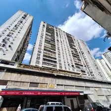 Ab Apartamento En Venta En La Candelaria, Remodelado Y Listo Para Habitar Con Estacionamiento