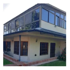 Lote Con Mejoras, Sobre 360 Mts, Quincho Con 1 Dorm Y 1 Baño, En Pa Gran Ambiente Vidriado Ideal Estudio, Gimnasio, Etc