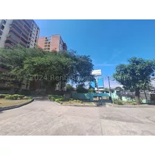 Raiza Suarez Vende Apartamento Amplio Y Comodo En Estratégica Ubicación En La Av. Libertador En Barquisimeto, Fácil Acceso Avenidas Principales, A Comercios, Centros Comerciales, Colegios 24 14123