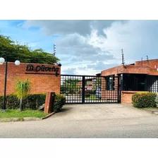 Venta De Town House En Urb. Los Olivos, Conj. Res. La Oliveña. Puerto Ordaz