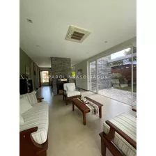 Venta De Casa En Playa Mansa. 3 Dormitorios. 