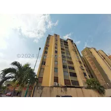 En Venta Agradable Y Fresco Apartamento En Centro De Barquisimeto, Maria Boraure, Con Las Comodidades Para Bienestar De Tu Familia, - 2 4 2 3 6 1 6- Amplia Sala, Estacionamiento Seguro.