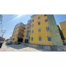 Comodo, Apartamento En Venta En Centro De Barquisimeto, Lara M C/* % R E F 24-20864