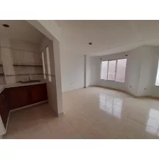 Se Vende Casa Bifamiliar De Dos Pisos Barrio Petrúc Palmira Valle