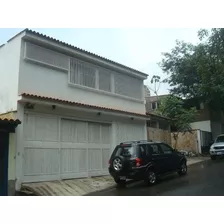 Casa En Venta En Santa Ines Caracas. 24-9896 Mvg 