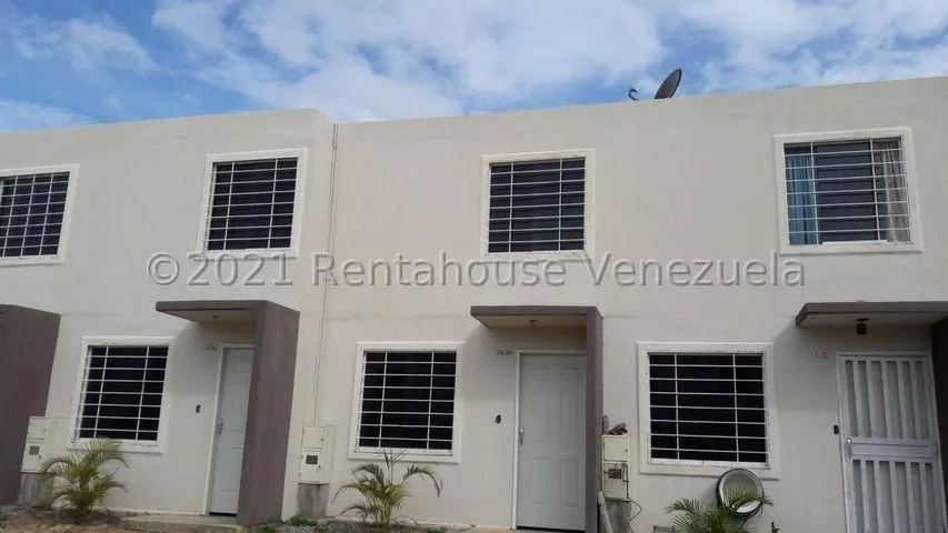 Casas En Venta En Terrazas De La Ensenada Para Remodelar A Tu Gusto Barquisimeto , Lara Codigo : 23-19761 : 04147086673