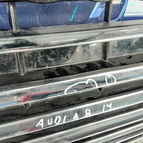 Parrilla  Audi A8  2014 Foto 4