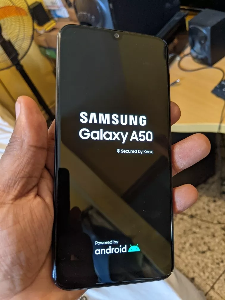 Samsung Galaxy A50 64gb Triple Cámara Azul Oscuro.