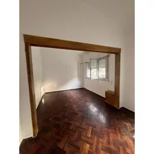 Precioso Casa Totalmente Reciclada A Media Cuadra De Av Italia A Pasos De Tiendas Divino Con 2 Dormitotios, Patiecito O Terraza, Amplio Living Juan De Dios Peza. No Gc Solo Anda O Cgn 