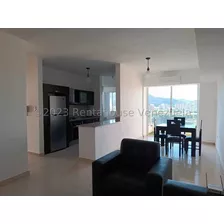 Hermoso Apartamento Totalmente Equipado, Con Una Vista Espectacular, Ubicado Al Lado De Un Gran Pulmón Natural. Pisos De Cerámica, Cocina Moderna, Excelente Distribución, Planta Eléctrica 50%