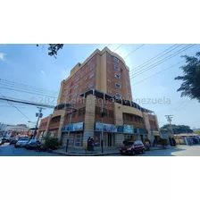  Comodo Apartamento Ubicado En Urb El Bosques 24-23074 Irrr