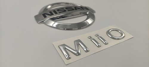 Nissan Tiida Miio Emblemas Traseros  Foto 3