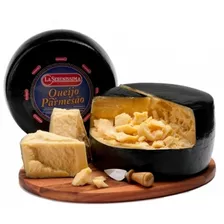 T-queijo Parmesão Capa Preta Argentino 1kg