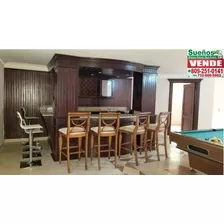 Sueños Bienes Raíces Real Estate Vende Casa De 6 Habitaciones Con Baños Y Balcón. Totalmente Amueblada En Zona Exclusivo Y Seguro De Santiago, República. Dominicana. .