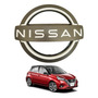 Emblema Parrilla Nissan March 2022-2023 Gris Blanco